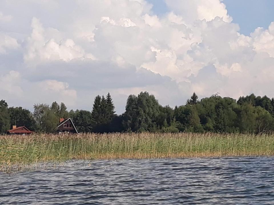 Domek Nad Jeziorem W Karwiku Eksteriør billede
